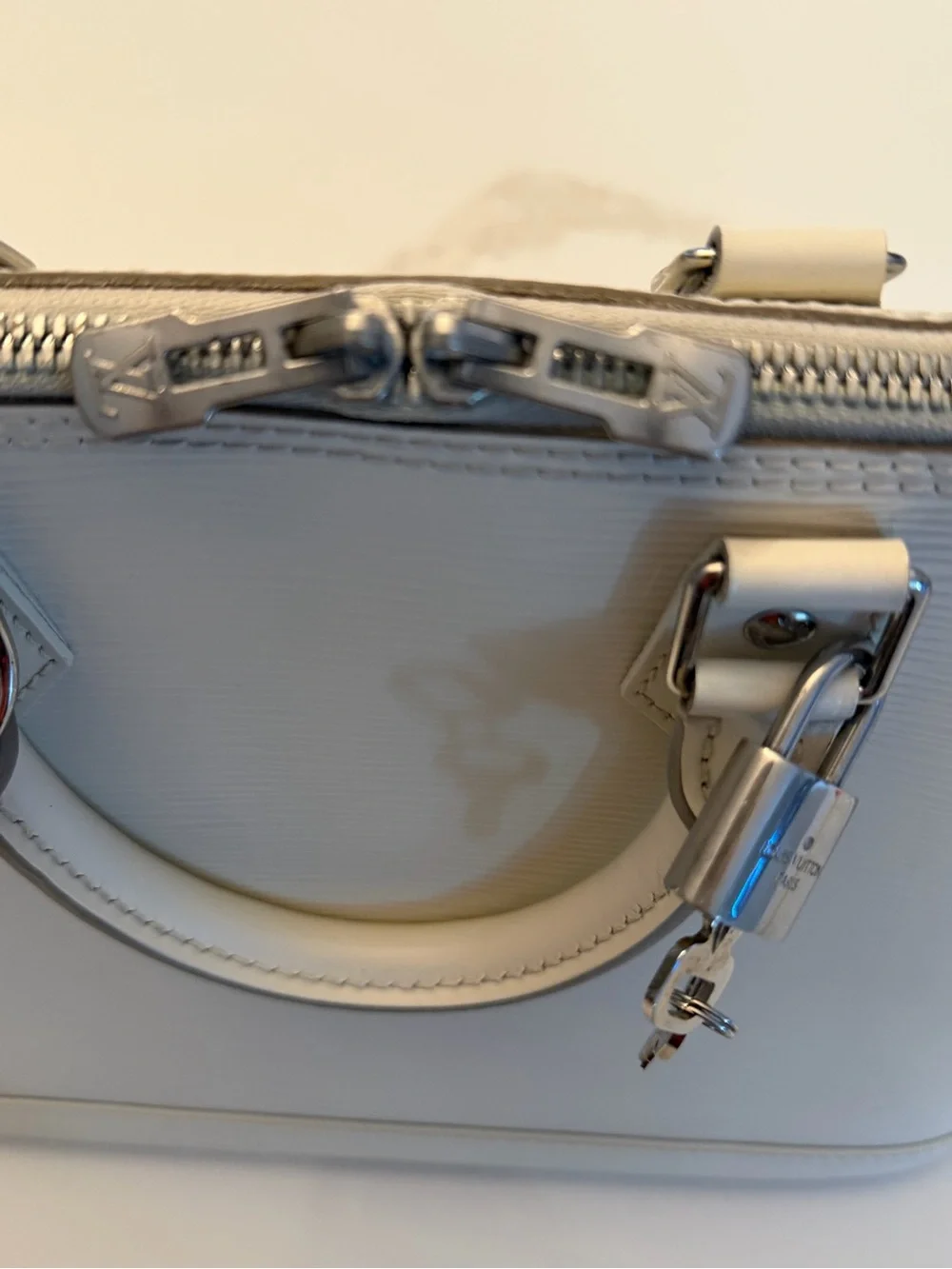 Authentic Louis Vuitton Alma MM Epi leather - ivory